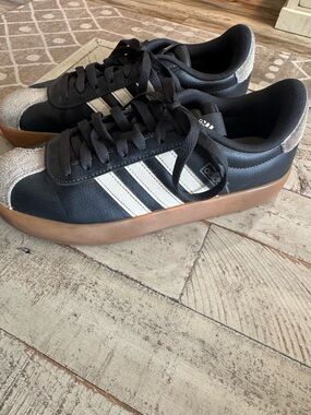 Men’s adidas black court 3.0 size 7